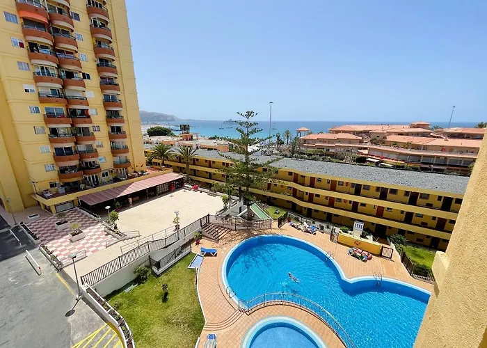 Torres Del Sol Апартаменти